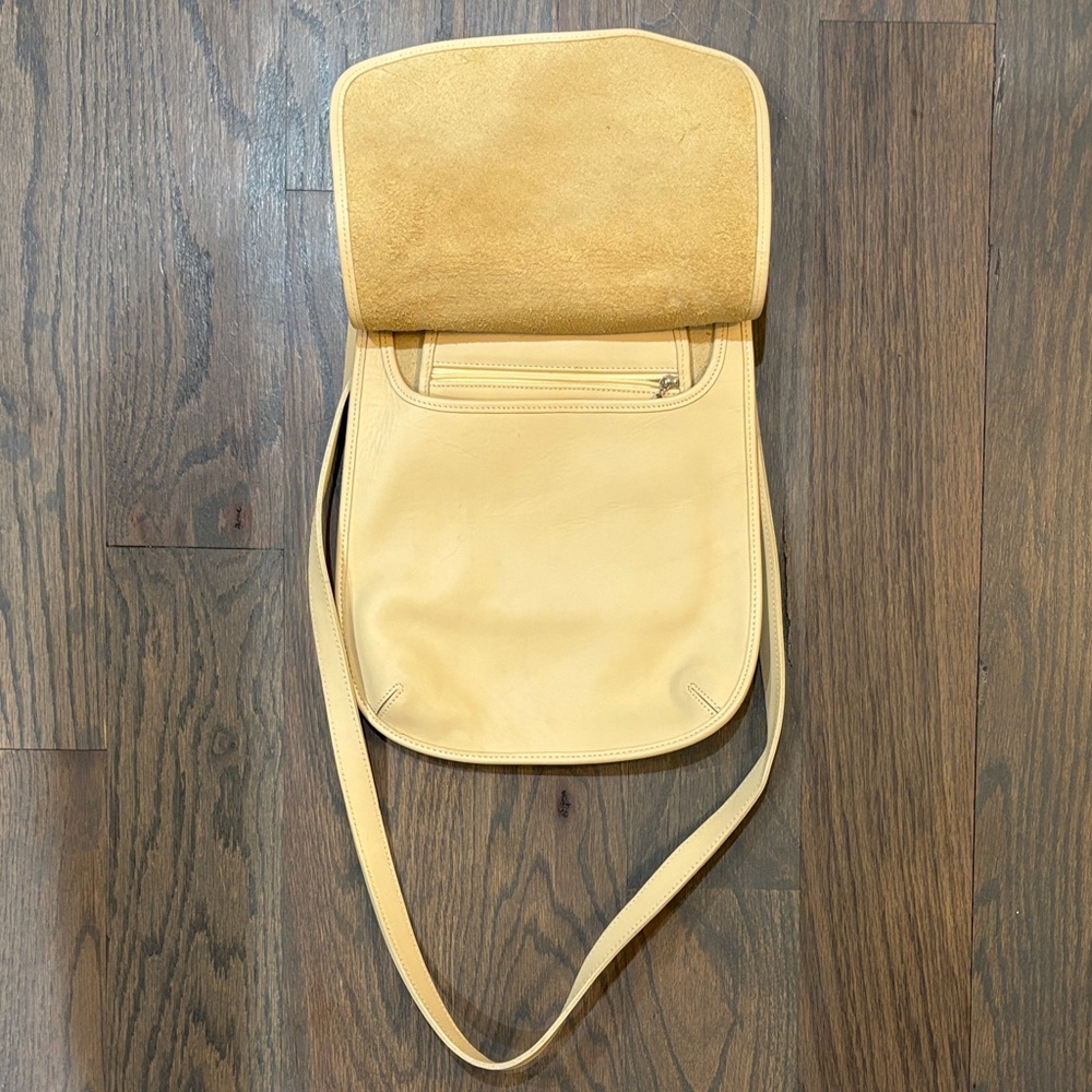 Coach Elegant Tan Crossbody Bag - Picture 4 of 10